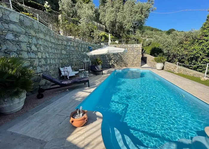 Sea South Front Property1/2acre.gardens Pool Hydro Villa