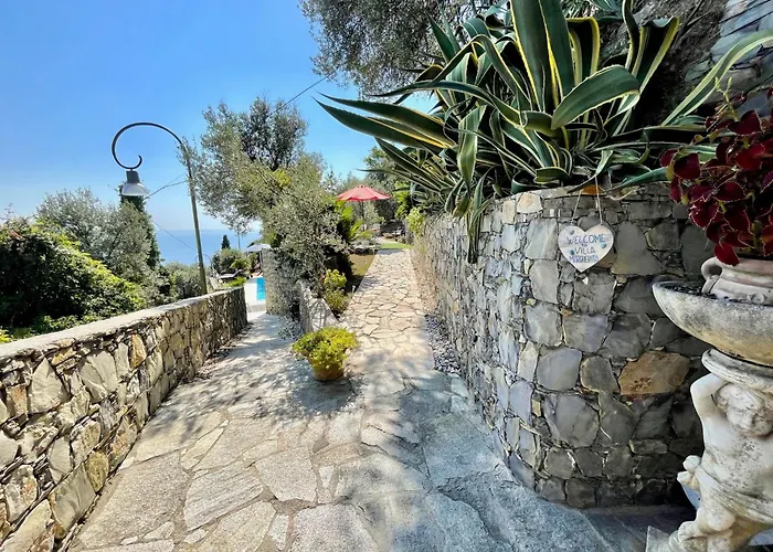 Sea South Front Property1/2acre.gardens Pool Hydro Villa