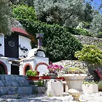 Sea South Front Property1/2acre.gardens Pool Hydro *