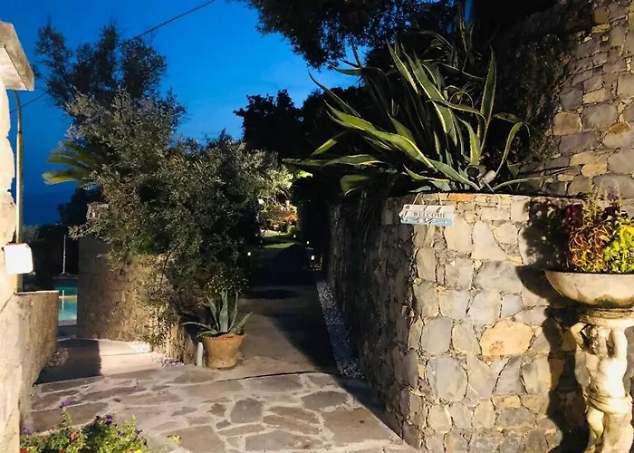 Sea South Front Property1/2acre.gardens Pool Hydro Вилла